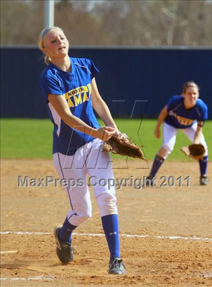 Thumbnail 2 in North Lamar vs. Gilmer photogallery.