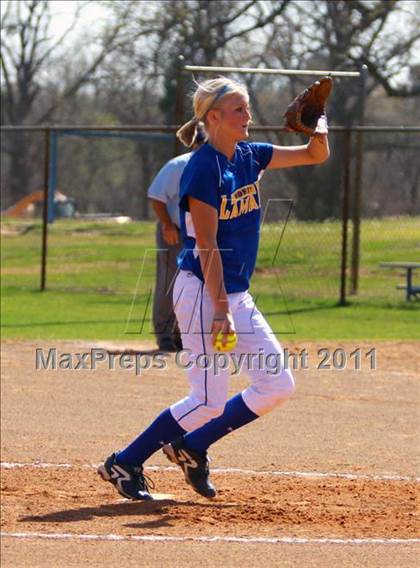 Thumbnail 1 in North Lamar vs. Gilmer photogallery.