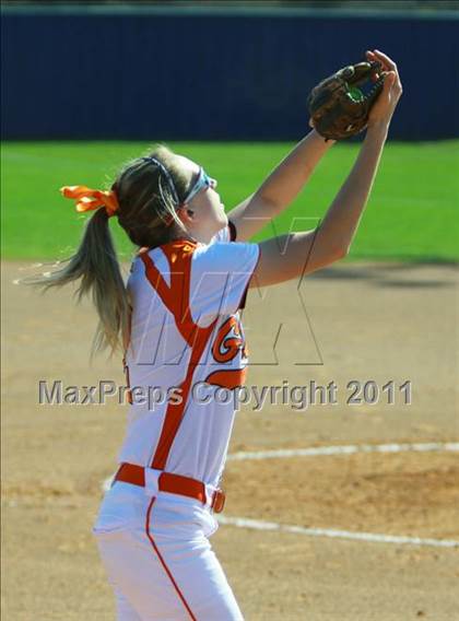 Thumbnail 2 in North Lamar vs. Gilmer photogallery.