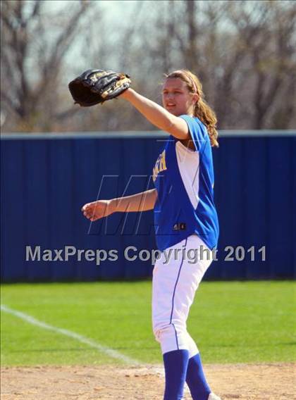 Thumbnail 2 in North Lamar vs. Gilmer photogallery.
