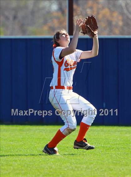 Thumbnail 2 in North Lamar vs. Gilmer photogallery.