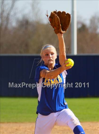 Thumbnail 2 in North Lamar vs. Gilmer photogallery.