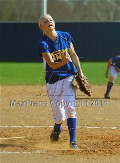 Thumbnail 3 in North Lamar vs. Gilmer photogallery.