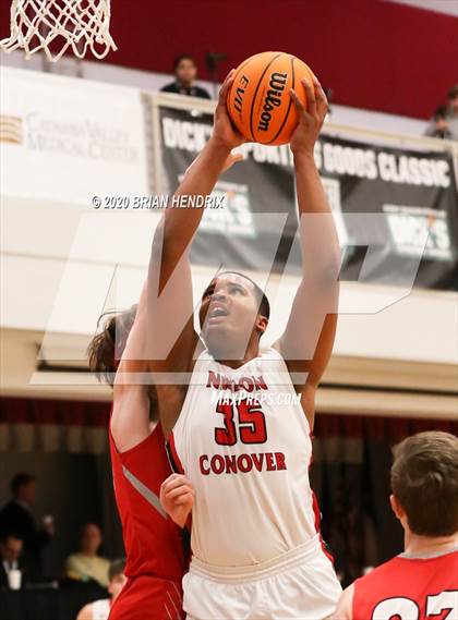 Thumbnail 2 in St. Stephens vs. Newton-Conover (Dick's Sporting Goods Classic) photogallery.