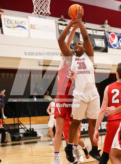 Thumbnail 3 in St. Stephens vs. Newton-Conover (Dick's Sporting Goods Classic) photogallery.