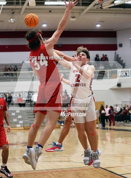 Thumbnail 2 in St. Stephens vs. Newton-Conover (Dick's Sporting Goods Classic) photogallery.