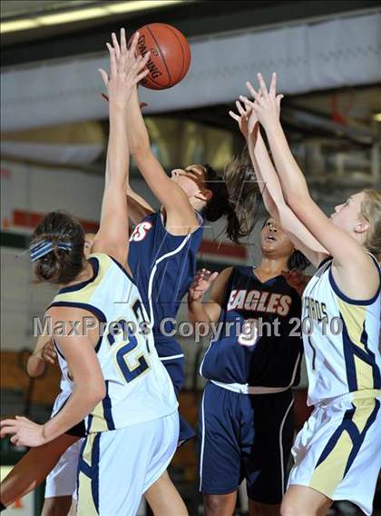 Thumbnail 3 in Yucaipa vs. La Sierra (Lady Bears Holiday Classic) photogallery.