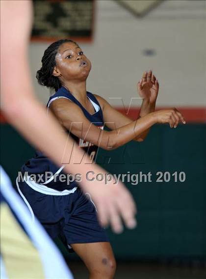 Thumbnail 2 in Yucaipa vs. La Sierra (Lady Bears Holiday Classic) photogallery.