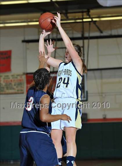 Thumbnail 3 in Yucaipa vs. La Sierra (Lady Bears Holiday Classic) photogallery.