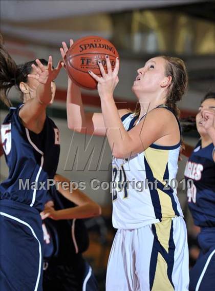 Thumbnail 2 in Yucaipa vs. La Sierra (Lady Bears Holiday Classic) photogallery.