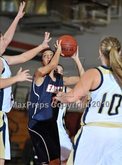 Thumbnail 2 in Yucaipa vs. La Sierra (Lady Bears Holiday Classic) photogallery.