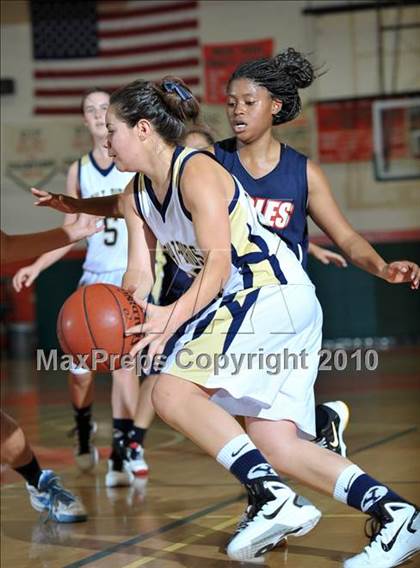 Thumbnail 3 in Yucaipa vs. La Sierra (Lady Bears Holiday Classic) photogallery.