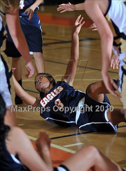 Thumbnail 1 in Yucaipa vs. La Sierra (Lady Bears Holiday Classic) photogallery.