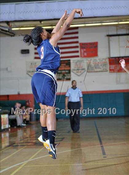 Thumbnail 2 in Yucaipa vs. La Sierra (Lady Bears Holiday Classic) photogallery.