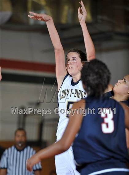 Thumbnail 3 in Yucaipa vs. La Sierra (Lady Bears Holiday Classic) photogallery.