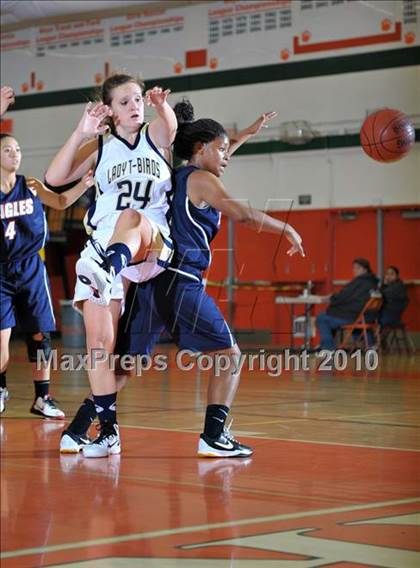 Thumbnail 3 in Yucaipa vs. La Sierra (Lady Bears Holiday Classic) photogallery.
