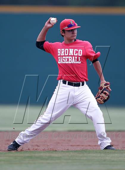 Thumbnail 3 in Liberty vs. Mansfield Legacy (UIL 4A Region 2 Semifinals) photogallery.