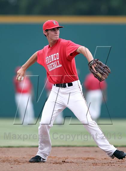 Thumbnail 1 in Liberty vs. Mansfield Legacy (UIL 4A Region 2 Semifinals) photogallery.