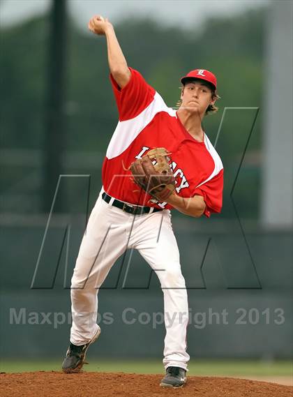 Thumbnail 3 in Liberty vs. Mansfield Legacy (UIL 4A Region 2 Semifinals) photogallery.