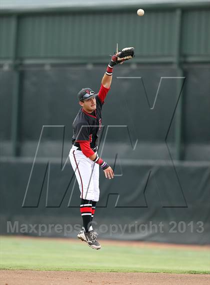 Thumbnail 1 in Liberty vs. Mansfield Legacy (UIL 4A Region 2 Semifinals) photogallery.