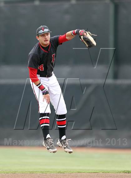 Thumbnail 2 in Liberty vs. Mansfield Legacy (UIL 4A Region 2 Semifinals) photogallery.