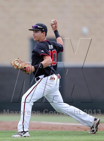 Thumbnail 1 in Liberty vs. Mansfield Legacy (UIL 4A Region 2 Semifinals) photogallery.