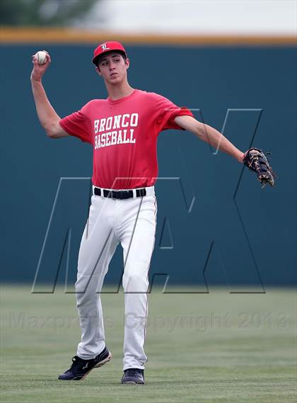 Thumbnail 2 in Liberty vs. Mansfield Legacy (UIL 4A Region 2 Semifinals) photogallery.