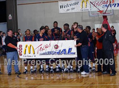 Thumbnail 2 in College Park vs. Bush (McDonalds Texas Invitational) photogallery.