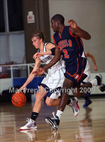 Thumbnail 2 in College Park vs. Bush (McDonalds Texas Invitational) photogallery.