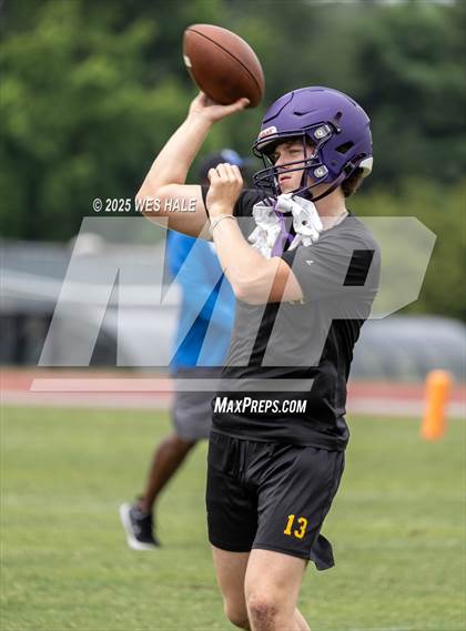 Thumbnail 2 in New Albany vs DeSoto Central (U of Memphis 7v7) photogallery.