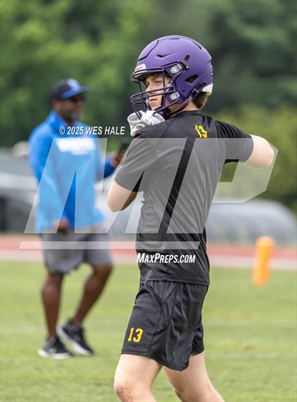 Thumbnail 1 in New Albany vs DeSoto Central (U of Memphis 7v7) photogallery.