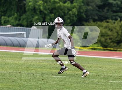 Thumbnail 1 in New Albany vs DeSoto Central (U of Memphis 7v7) photogallery.