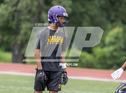 Thumbnail 3 in New Albany vs DeSoto Central (U of Memphis 7v7) photogallery.