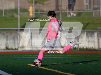 Thumbnail 2 in Skyline vs Newport (WIAA 4A District 1/2 Playoff) photogallery.
