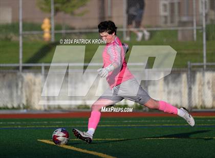 Thumbnail 1 in Skyline vs Newport (WIAA 4A District 1/2 Playoff) photogallery.