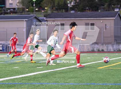Thumbnail 2 in Skyline vs Newport (WIAA 4A District 1/2 Playoff) photogallery.