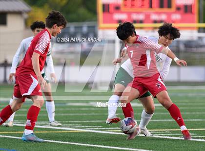 Thumbnail 1 in Skyline vs Newport (WIAA 4A District 1/2 Playoff) photogallery.