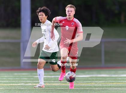Thumbnail 2 in Skyline vs Newport (WIAA 4A District 1/2 Playoff) photogallery.