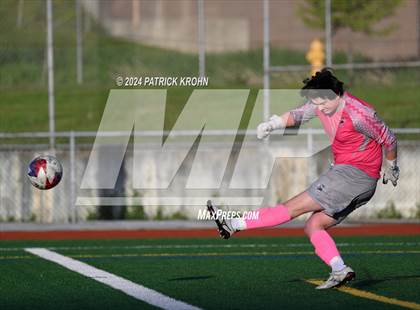 Thumbnail 3 in Skyline vs Newport (WIAA 4A District 1/2 Playoff) photogallery.