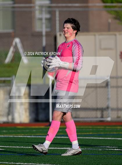 Thumbnail 1 in Skyline vs Newport (WIAA 4A District 1/2 Playoff) photogallery.