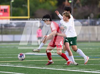 Thumbnail 3 in Skyline vs Newport (WIAA 4A District 1/2 Playoff) photogallery.