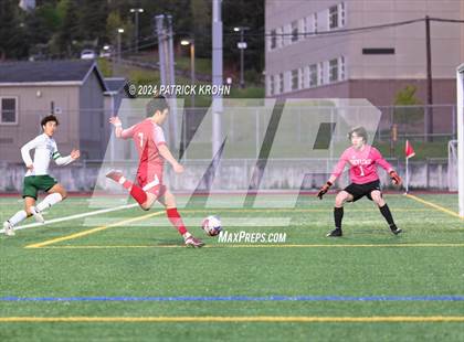 Thumbnail 3 in Skyline vs Newport (WIAA 4A District 1/2 Playoff) photogallery.