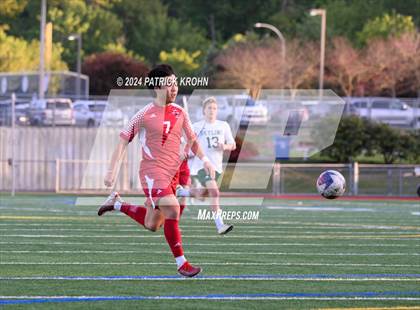 Thumbnail 2 in Skyline vs Newport (WIAA 4A District 1/2 Playoff) photogallery.