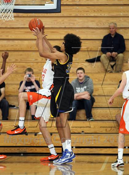 Thumbnail 3 in Jefferson vs Sprague (Les Schwab Invitational) photogallery.