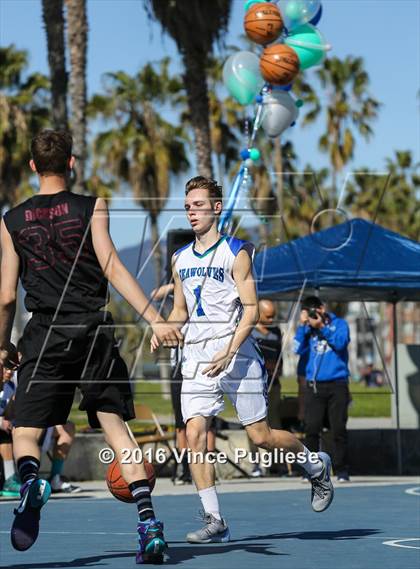 Thumbnail 2 in Pacifica Christian/Santa Monica vs. Albert Einstein Academy (Venice Beach Outdoor Classic) photogallery.