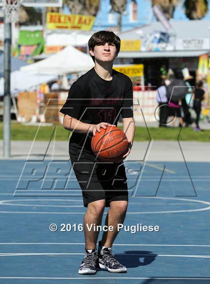 Thumbnail 1 in Pacifica Christian/Santa Monica vs. Albert Einstein Academy (Venice Beach Outdoor Classic) photogallery.