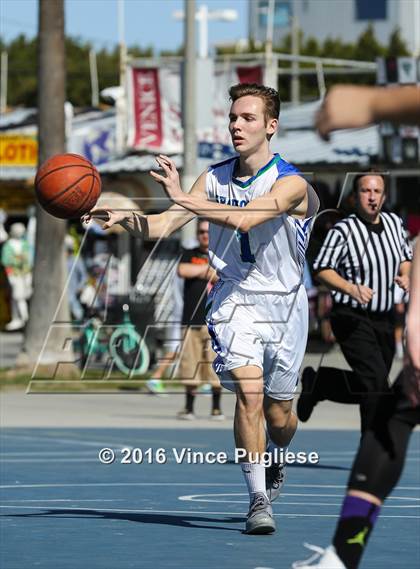 Thumbnail 2 in Pacifica Christian/Santa Monica vs. Albert Einstein Academy (Venice Beach Outdoor Classic) photogallery.