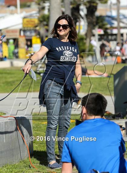 Thumbnail 2 in Pacifica Christian/Santa Monica vs. Albert Einstein Academy (Venice Beach Outdoor Classic) photogallery.