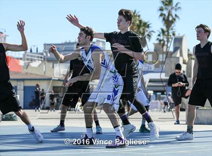 Thumbnail 2 in Pacifica Christian/Santa Monica vs. Albert Einstein Academy (Venice Beach Outdoor Classic) photogallery.