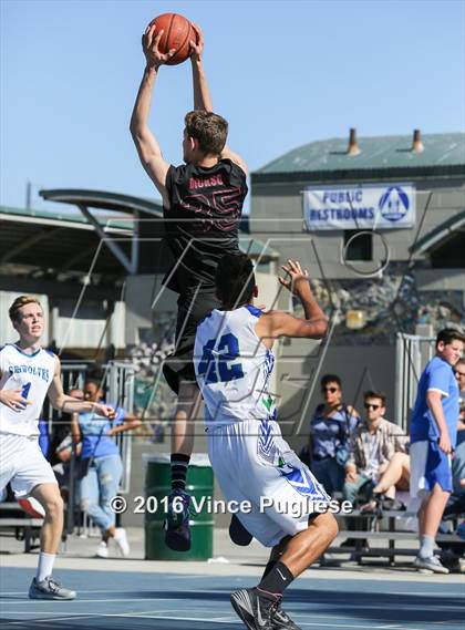 Thumbnail 1 in Pacifica Christian/Santa Monica vs. Albert Einstein Academy (Venice Beach Outdoor Classic) photogallery.